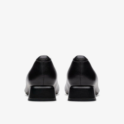 Daiss 30 Step Black Leather | Clarks US
